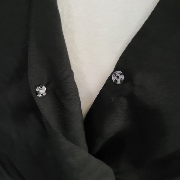 NWT MinkPink Harper Twist Blouse in black, Sz Small, cropped, long sleeve v-neck - Picture 11 of 12